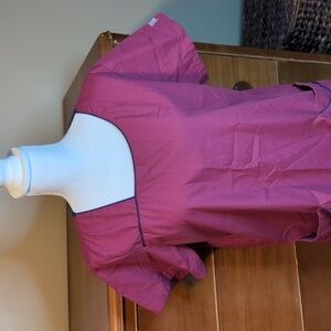 BUTTER SOFT scrub hospital top burgundy fitted SZ L